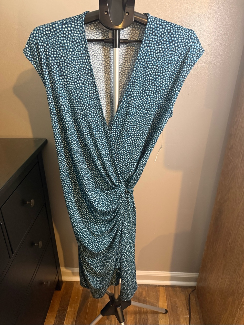 Amazon Essentials NWT Blue Dot True Wrap Dress Size Large V Neck